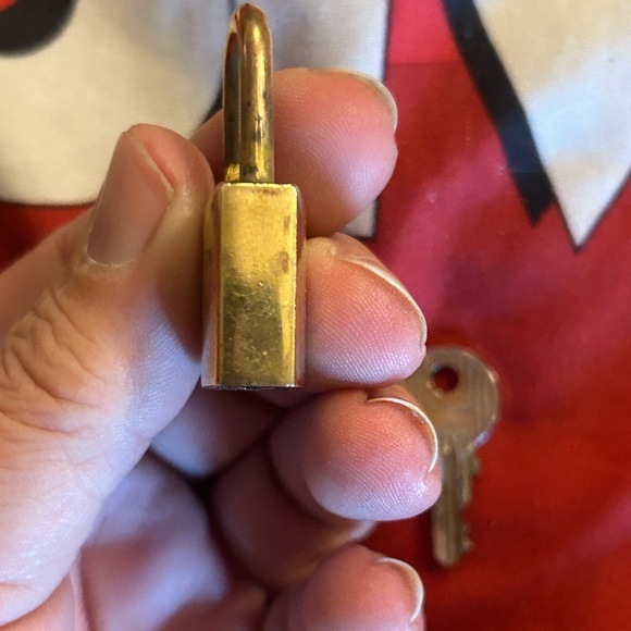 Lv lock and key #213 - Picture 3 of 7